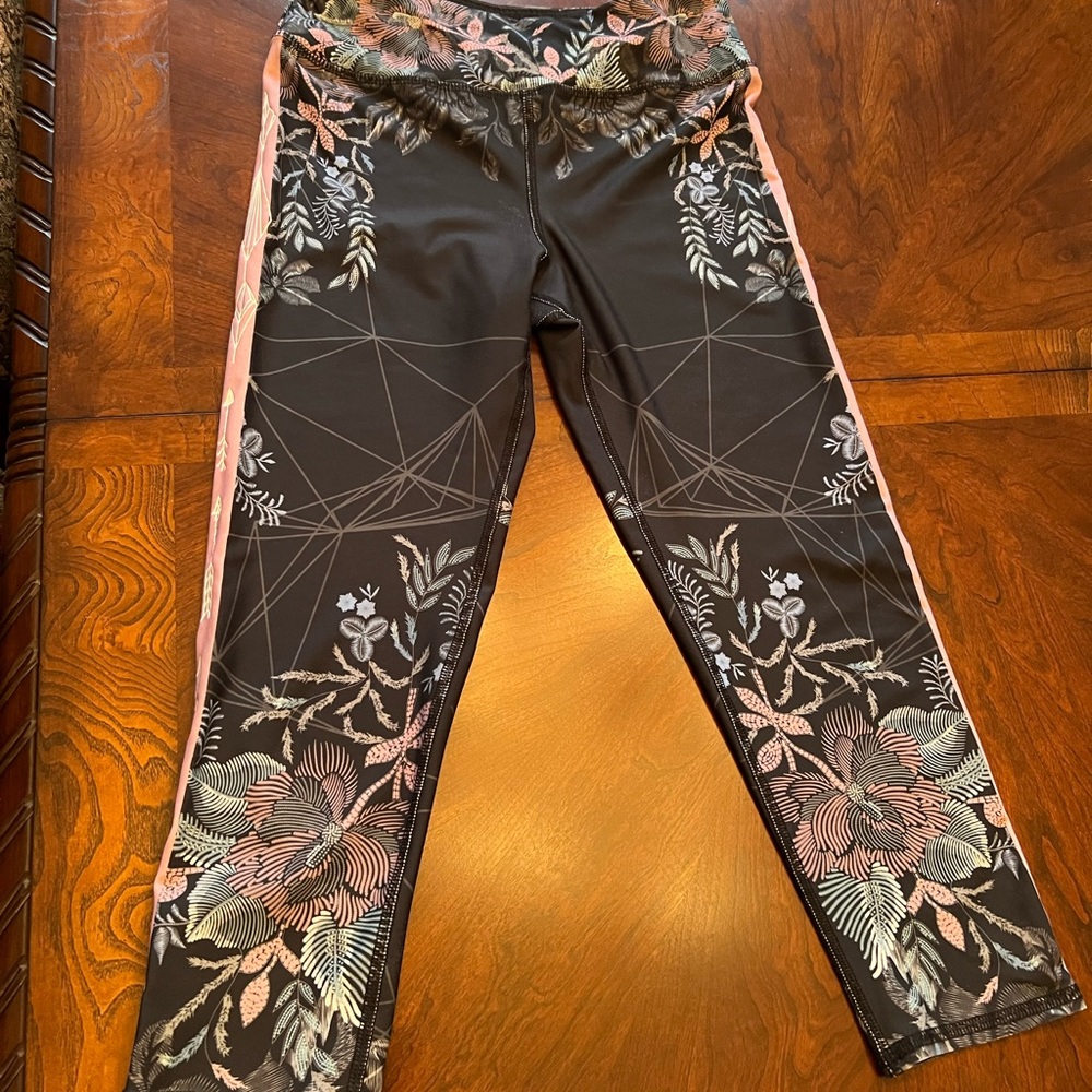 Evolution and Creation Active Black Floral Leggings, Medium
